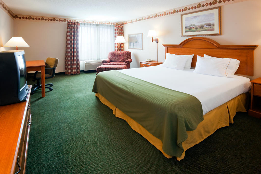 Holiday Inn Express & Suites Winner By Ihg חדר תמונה